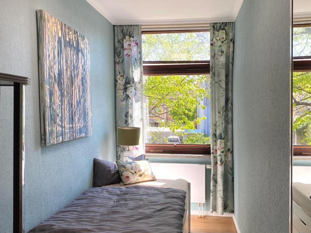 נויברנדנבורג Fewo Mit 3 Sz, Direkte Innenstadtlage, Suedterrasse, Parkplatz Auf Dem Eigenem Privatgrundstueck, 2X E-Bike Und E-Autoladesaeule Inklusive, Konzertkirche, Schauspielhaus, Fh, Jahnsportforum Sowie Der Tollensesee Sind Fusslaeufig In Ein Paar Minuten E מראה חיצוני תמונה