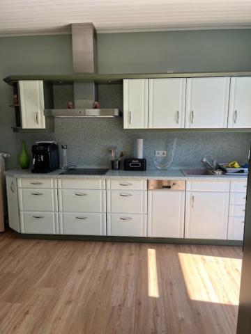 נויברנדנבורג Fewo Mit 3 Sz, Direkte Innenstadtlage, Suedterrasse, Parkplatz Auf Dem Eigenem Privatgrundstueck, 2X E-Bike Und E-Autoladesaeule Inklusive, Konzertkirche, Schauspielhaus, Fh, Jahnsportforum Sowie Der Tollensesee Sind Fusslaeufig In Ein Paar Minuten E מראה חיצוני תמונה