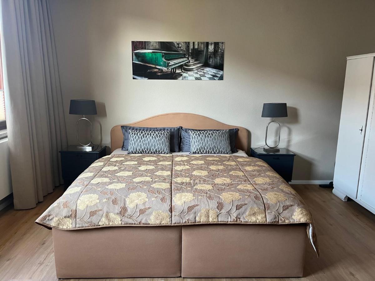 נויברנדנבורג Fewo Mit 3 Sz, Direkte Innenstadtlage, Suedterrasse, Parkplatz Auf Dem Eigenem Privatgrundstueck, 2X E-Bike Und E-Autoladesaeule Inklusive, Konzertkirche, Schauspielhaus, Fh, Jahnsportforum Sowie Der Tollensesee Sind Fusslaeufig In Ein Paar Minuten E מראה חיצוני תמונה