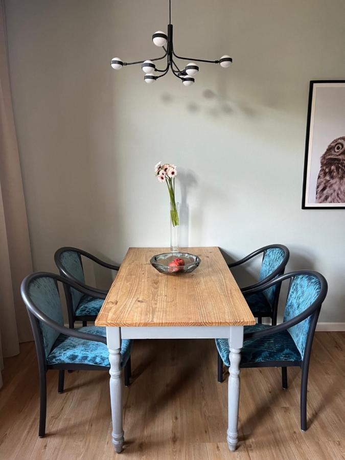 נויברנדנבורג Fewo Mit 3 Sz, Direkte Innenstadtlage, Suedterrasse, Parkplatz Auf Dem Eigenem Privatgrundstueck, 2X E-Bike Und E-Autoladesaeule Inklusive, Konzertkirche, Schauspielhaus, Fh, Jahnsportforum Sowie Der Tollensesee Sind Fusslaeufig In Ein Paar Minuten E מראה חיצוני תמונה
