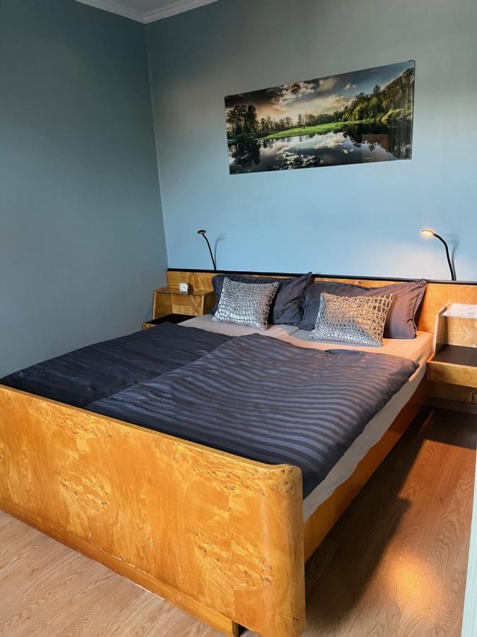 נויברנדנבורג Fewo Mit 3 Sz, Direkte Innenstadtlage, Suedterrasse, Parkplatz Auf Dem Eigenem Privatgrundstueck, 2X E-Bike Und E-Autoladesaeule Inklusive, Konzertkirche, Schauspielhaus, Fh, Jahnsportforum Sowie Der Tollensesee Sind Fusslaeufig In Ein Paar Minuten E מראה חיצוני תמונה