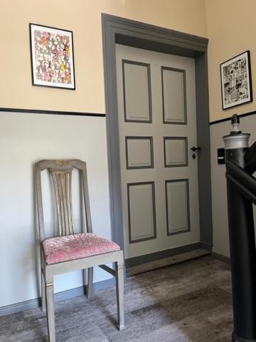 נויברנדנבורג Fewo Mit 3 Sz, Direkte Innenstadtlage, Suedterrasse, Parkplatz Auf Dem Eigenem Privatgrundstueck, 2X E-Bike Und E-Autoladesaeule Inklusive, Konzertkirche, Schauspielhaus, Fh, Jahnsportforum Sowie Der Tollensesee Sind Fusslaeufig In Ein Paar Minuten E מראה חיצוני תמונה