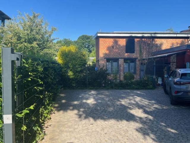 נויברנדנבורג Fewo Mit 3 Sz, Direkte Innenstadtlage, Suedterrasse, Parkplatz Auf Dem Eigenem Privatgrundstueck, 2X E-Bike Und E-Autoladesaeule Inklusive, Konzertkirche, Schauspielhaus, Fh, Jahnsportforum Sowie Der Tollensesee Sind Fusslaeufig In Ein Paar Minuten E מראה חיצוני תמונה